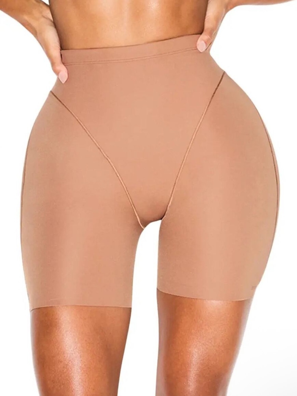 SMALL SKIMS BODY BUTT AND HIP ENHANCING MID THIGH SHORT NEW